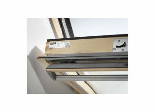 VELUX Pine C/Pivot Roof Window 70 550 x 1180mm GGL CK06 3070